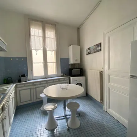 With Balcony In The Heart Of Nantes! Apartment