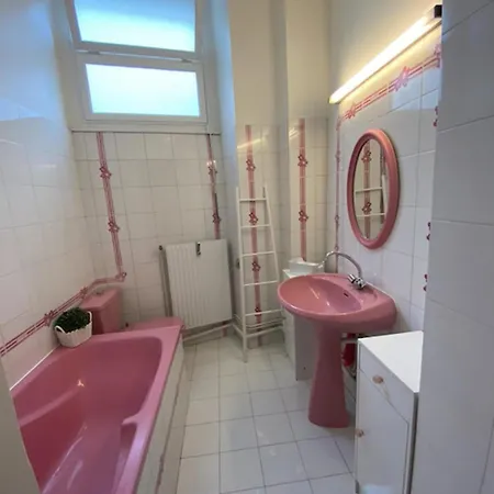 Apartment With Balcony In The Heart Of Nantes! *