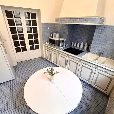 Daire With Balcony In The Heart Of Nantes!