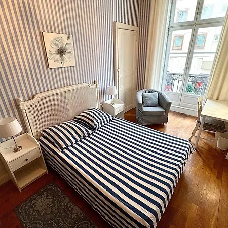Bright With A Private Balcony Apartment *