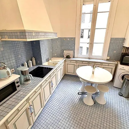 Apartman Bright With A Private Balcony
