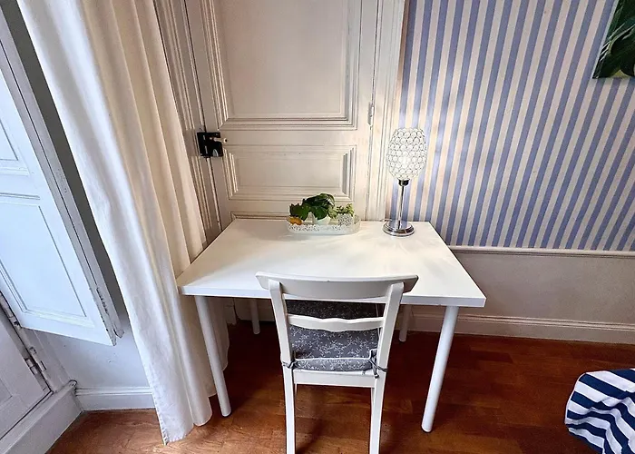 Daire With Balcony In The Heart Of Nantes!