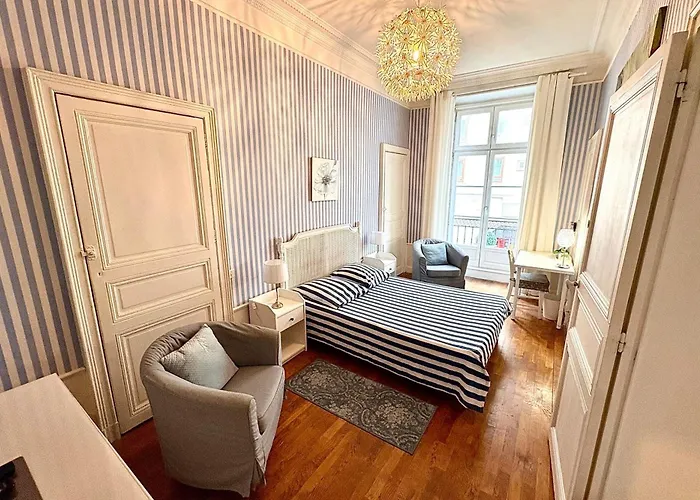 With Balcony In The Heart Of Nantes! Daire