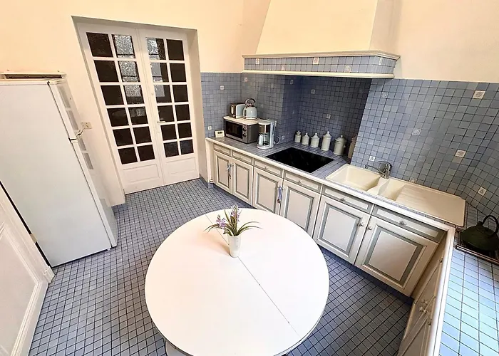 Daire With Balcony In The Heart Of Nantes!